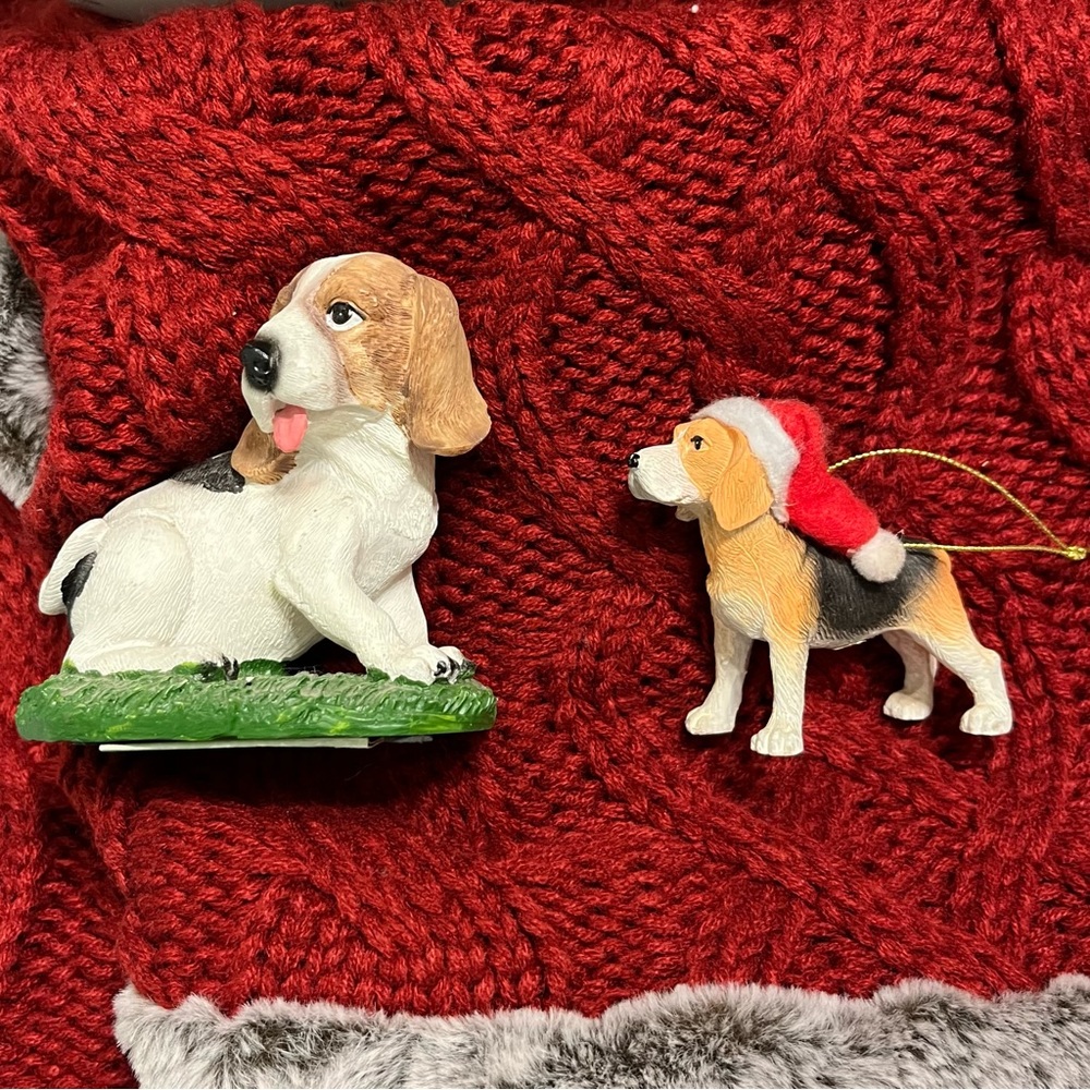 Beagle Bundle Ornament in Santa Hat and Figurine in grass.